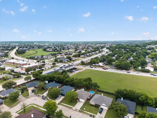 582 Tanglewood Drive, Burleson, TX 76028