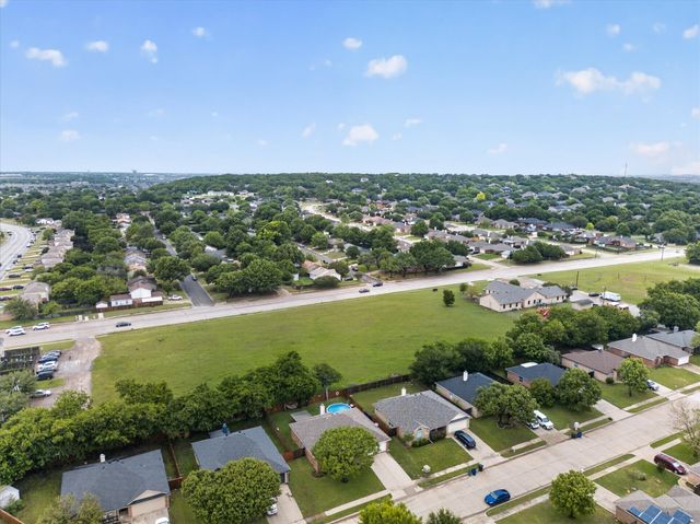 582 Tanglewood Drive, Burleson, TX 76028