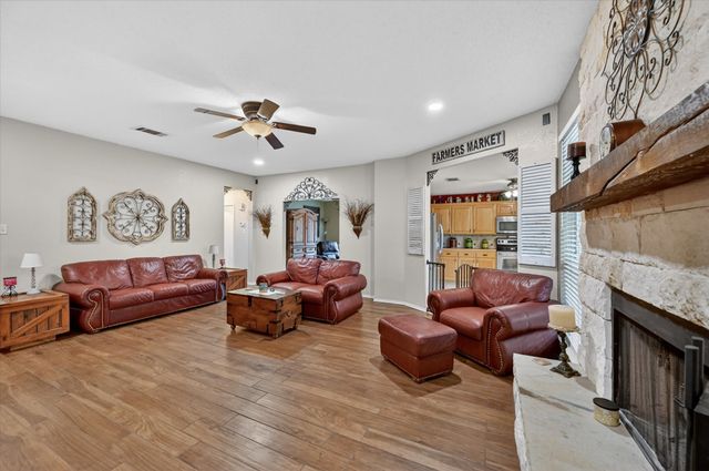 582 Tanglewood Drive, Burleson, TX 76028