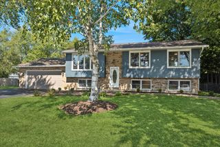 1900 Burr Oak Lane, Lindenhurst, IL 60046