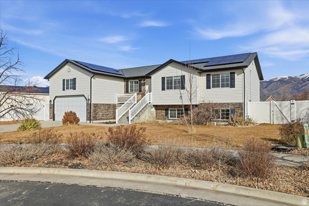 Image 3 of property listing at 2814 S 1100 W, Nibley, UT 84321