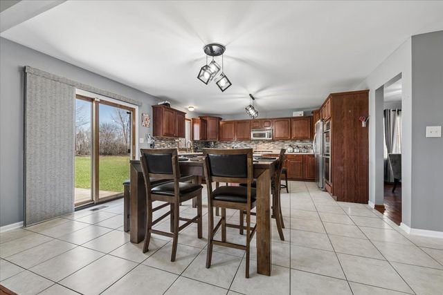 22124 Meadow Lake Place, Richton Park, IL 60471