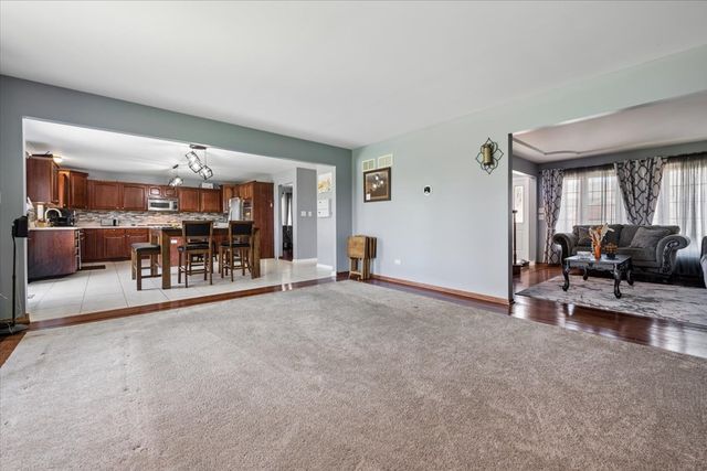 22124 Meadow Lake Place, Richton Park, IL 60471