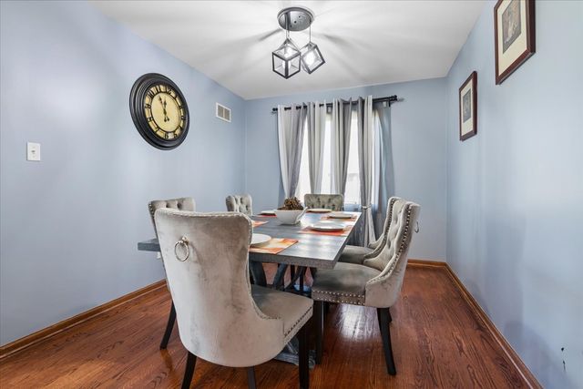 22124 Meadow Lake Place, Richton Park, IL 60471