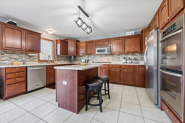 22124 Meadow Lake Place, Richton Park, IL 60471