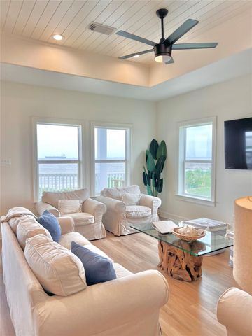 1222 Galveston Ave, Port Bolivar, TX 77650