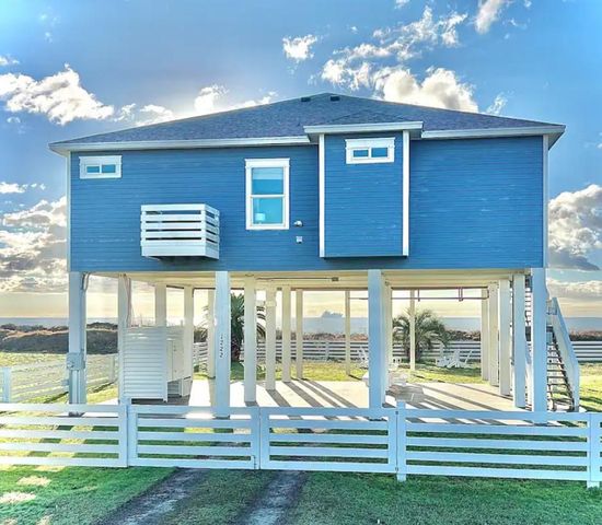 1222 Galveston Ave, Port Bolivar, TX 77650