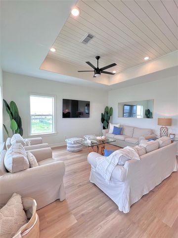 1222 Galveston Ave, Port Bolivar, TX 77650