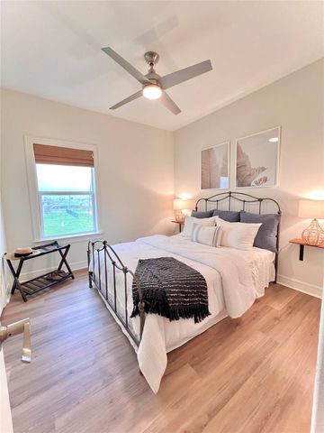 1222 Galveston Ave, Port Bolivar, TX 77650