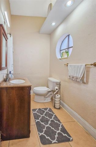 279 NW 36th Ave, Deerfield Beach, FL 33442