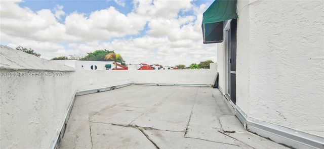 279 NW 36th Ave, Deerfield Beach, FL 33442