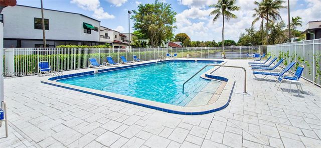 279 NW 36th Ave, Deerfield Beach, FL 33442