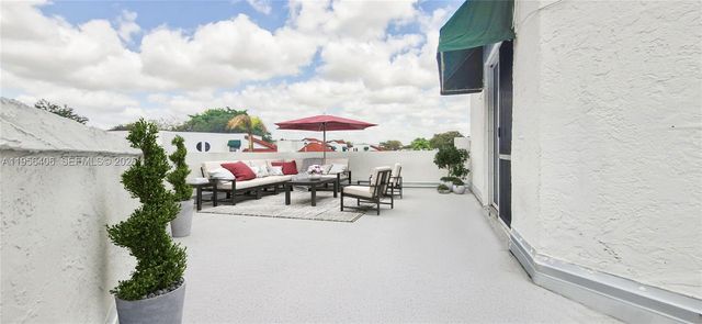 279 NW 36th Ave, Deerfield Beach, FL 33442