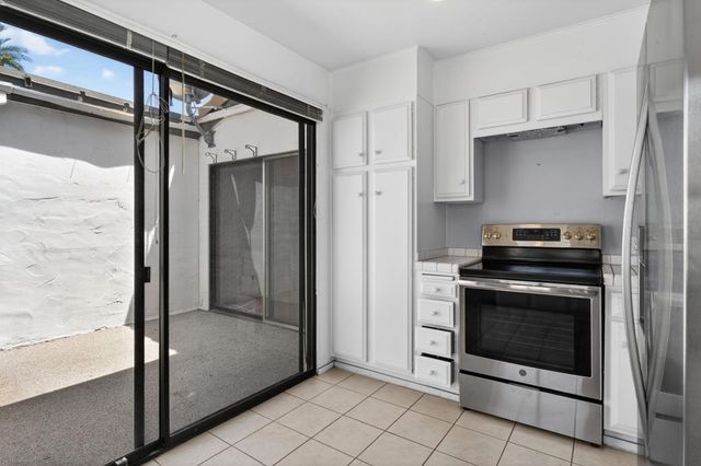 1722 E Camino Parocela, Palm Springs, CA 92264