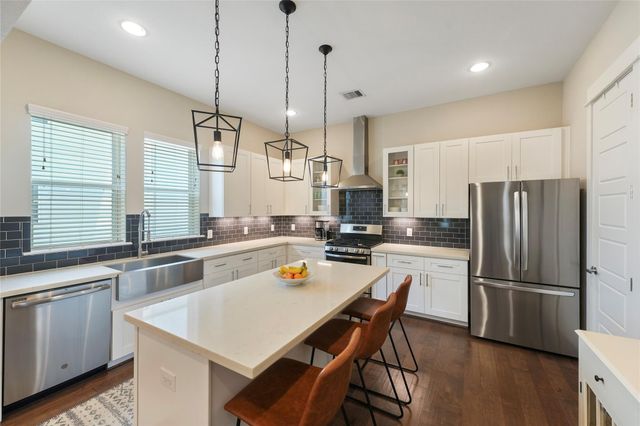 1226 W 17th Street F, Houston, TX 77008