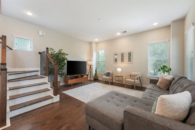 1226 W 17th Street F, Houston, TX 77008