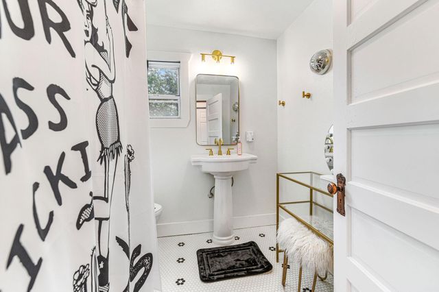 703 E Highway ST, Fredericksburg, TX 78624