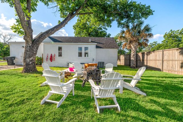 703 E Highway ST, Fredericksburg, TX 78624