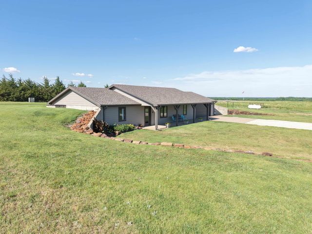 522 N 150th Road, Bennington, KS 67422