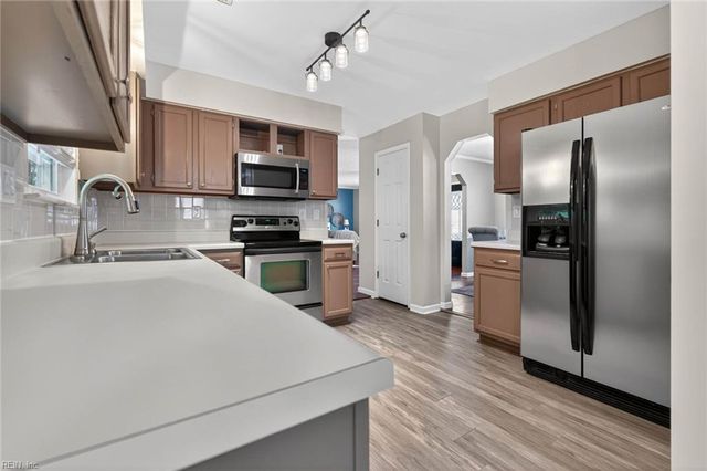 321 Tarneywood DR, Chesapeake, VA 23320