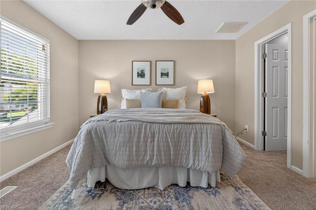 321 Tarneywood DR, Chesapeake, VA 23320