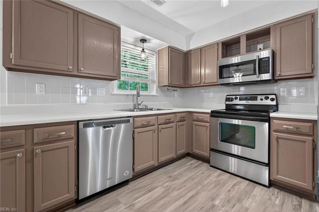 321 Tarneywood DR, Chesapeake, VA 23320