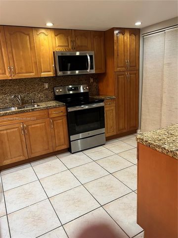 10022 NW 41st St 36-4, Doral, FL 33178