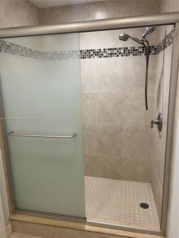 10022 NW 41st St 36-4, Doral, FL 33178