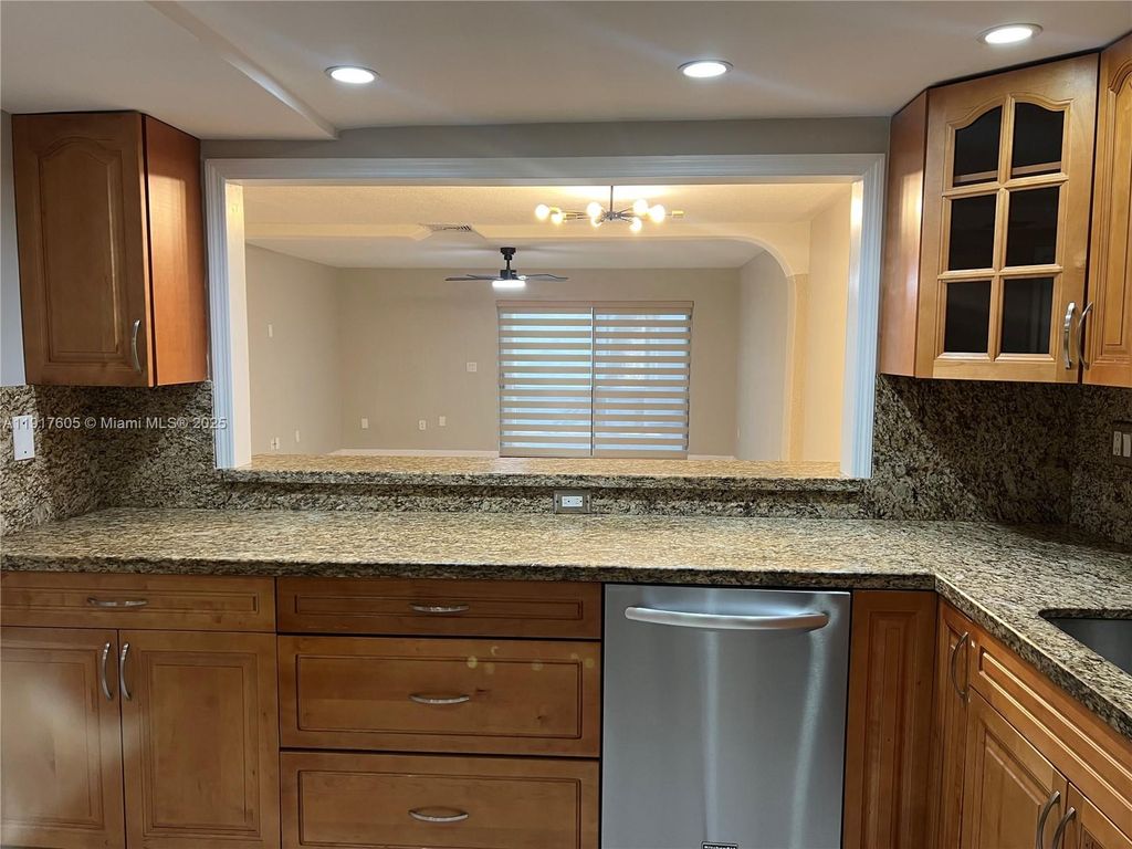 10022 NW 41st St 36-4, Doral, FL 33178