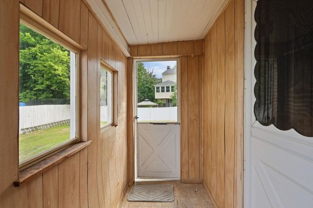 16 Sylvester Street, Manchester, NH 03102