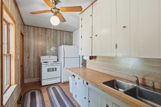 16 Sylvester Street, Manchester, NH 03102