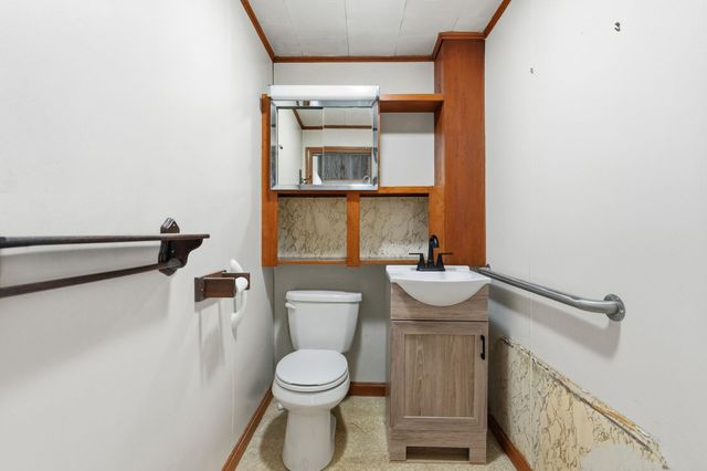 16 Sylvester Street, Manchester, NH 03102