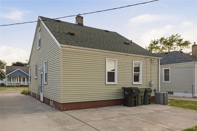 14650 College Avenue, Allen Park, MI 48101