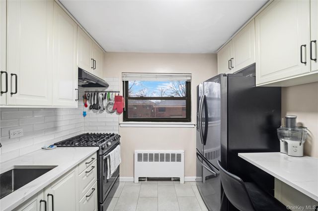 73-19 220th Street 140B2, Bayside, NY 11364