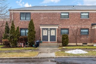 73-19 220th Street 140B2, Bayside, NY 11364
