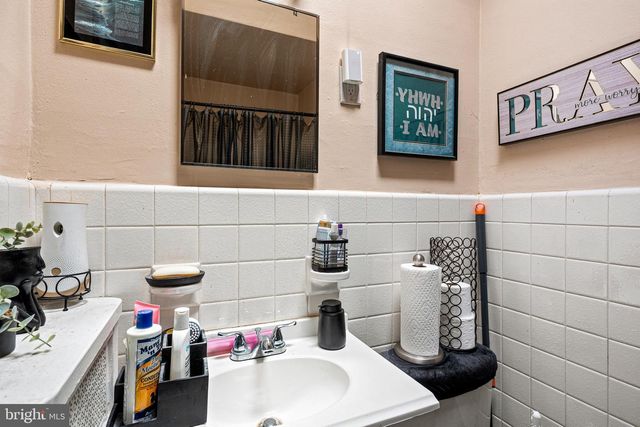 5230 E ROOSEVELT BLVD, Philadelphia, PA 19124