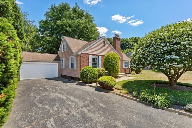 70 Grove St, Winchester, MA 01890