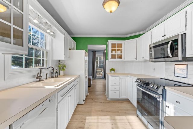 8064 Curtis Lane, Eden Prairie, MN 55347