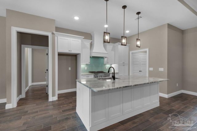 6576 Liberty St, Navarre, FL 32566