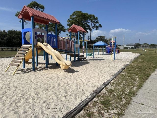 6576 Liberty St, Navarre, FL 32566