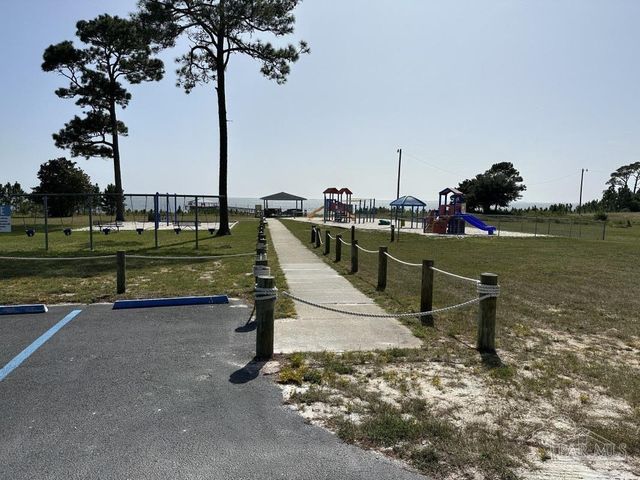 6576 Liberty St, Navarre, FL 32566