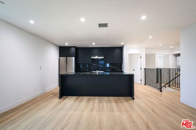 1525 S Carmelina Avenue 1527, Los Angeles, CA 90025