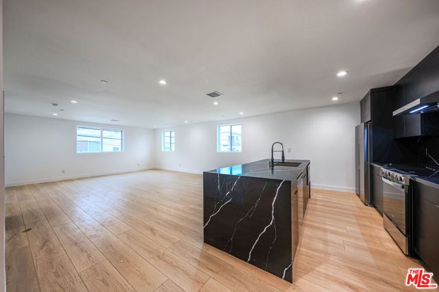 1525 S Carmelina Avenue 1527, Los Angeles, CA 90025