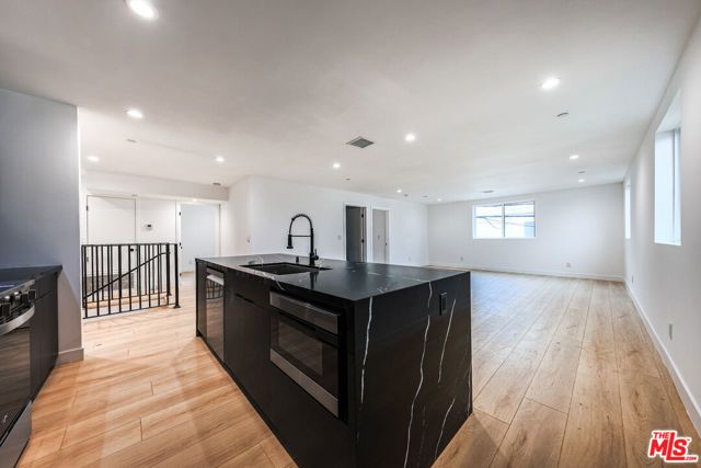 1525 S Carmelina Avenue 1527, Los Angeles, CA 90025