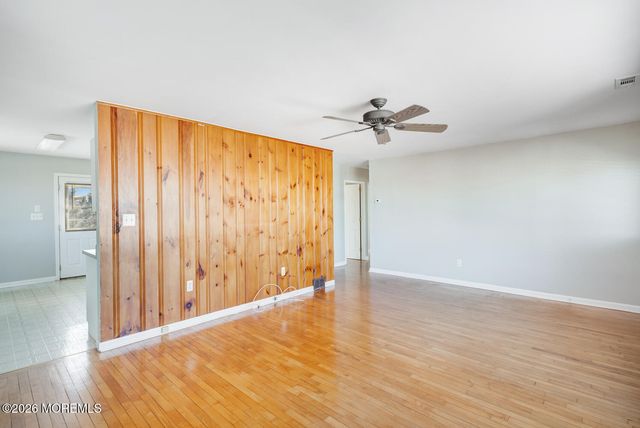 2402 -L- Central Avenue, Barnegat Light, NJ 08006