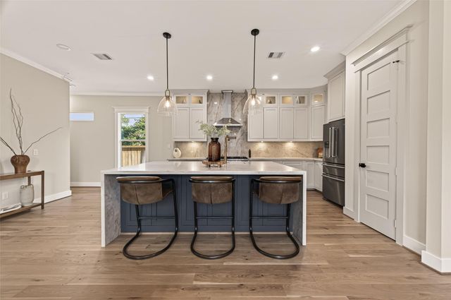 301 Vincent Street, Houston, TX 77009