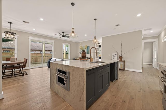 301 Vincent Street, Houston, TX 77009