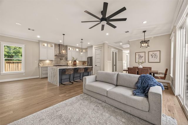 301 Vincent Street, Houston, TX 77009