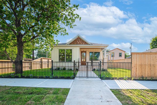 301 Vincent Street, Houston, TX 77009