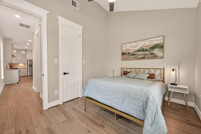 301 Vincent Street, Houston, TX 77009